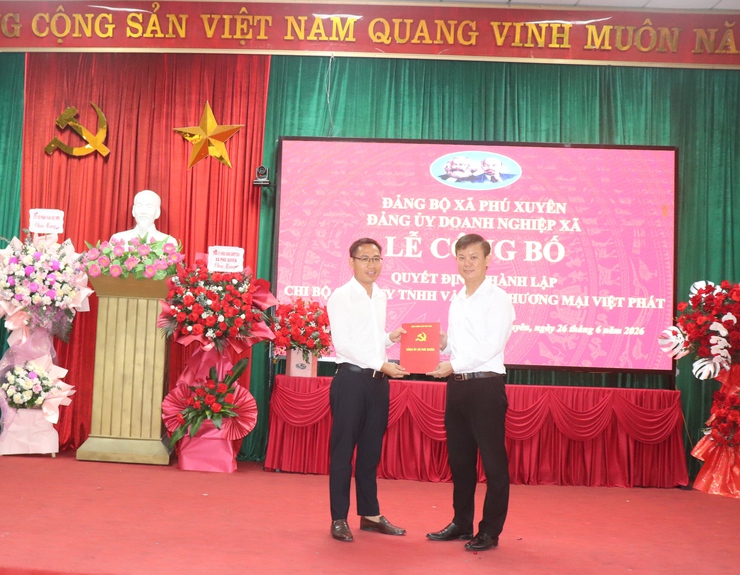 Công Bố Quyết Định Thành Lập Chi Bộ Công Ty TNHH Vận Tải Thương Mại Việt Phát- Ảnh 3.