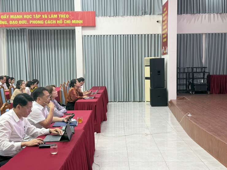 HỘI NGHỊ TẬP HUẤN HƯỚNG DẪN SỬ DỤNG TRỢ LÝ TRÍ TUỆ NHÂN TẠO MISA ONE AI TẠI PHƯỜNG HỒNG HÀ- Ảnh 2.