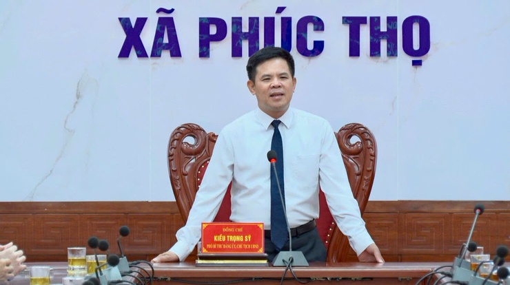UBND xã Phúc Thọ công bố và trao quyết định bổ nhiệm Giám đốc Trung tâm Dịch vụ tổng hợp xã- Ảnh 1.