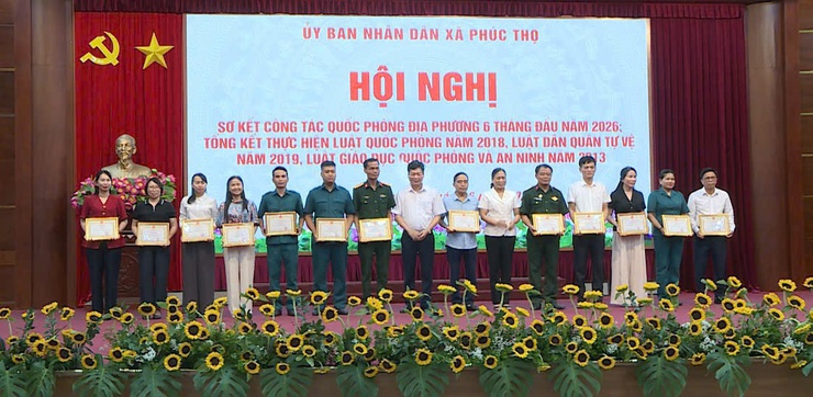 Phúc Thọ sơ kết công tác quân sự, quốc phòng địa phương 6 tháng đầu năm 2026; tổng kết thi hành Luật Quốc phòng năm 2018, Luật DQTV năm 2019 và Luật GDQP&AN năm 2013- Ảnh 10.