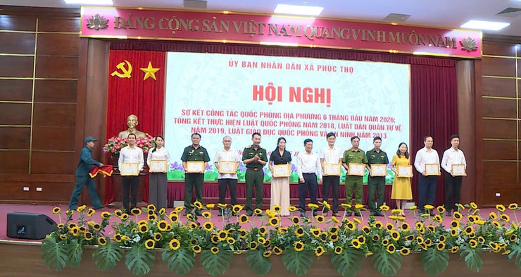 Phúc Thọ sơ kết công tác quân sự, quốc phòng địa phương 6 tháng đầu năm 2026; tổng kết thi hành Luật Quốc phòng năm 2018, Luật DQTV năm 2019 và Luật GDQP&AN năm 2013- Ảnh 9.