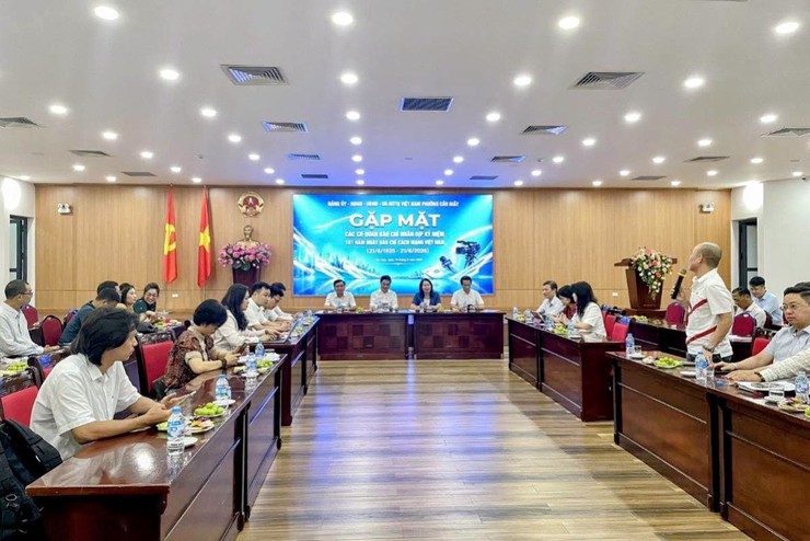 PHƯỜNG CẦU GIẤY GẶP MẶT CÁC CƠ QUAN BÁO CHÍ NHÂN DỊP KỶ NIỆM 101 NĂM NGÀY BÁO CHÍ CÁCH MẠNG VIỆT NAM- Ảnh 2.