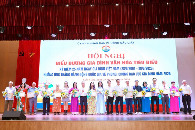 Phường Cầu Giấy biểu dương các gia đình văn hóa tiêu biểu, lan tỏa những giá trị tốt đẹp của gia đình Việt Nam- Ảnh 8.
