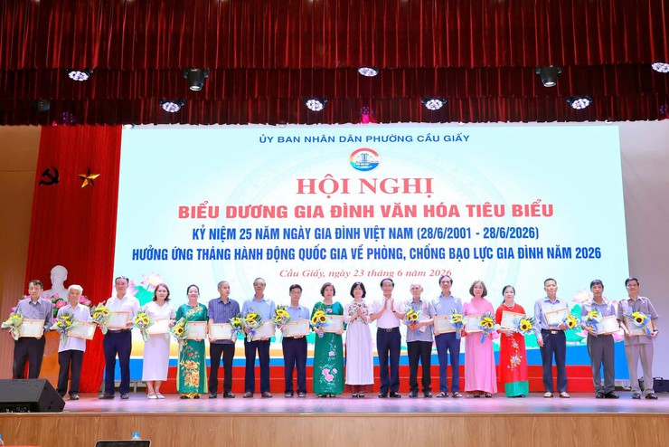 Phường Cầu Giấy biểu dương các gia đình văn hóa tiêu biểu, lan tỏa những giá trị tốt đẹp của gia đình Việt Nam- Ảnh 7.