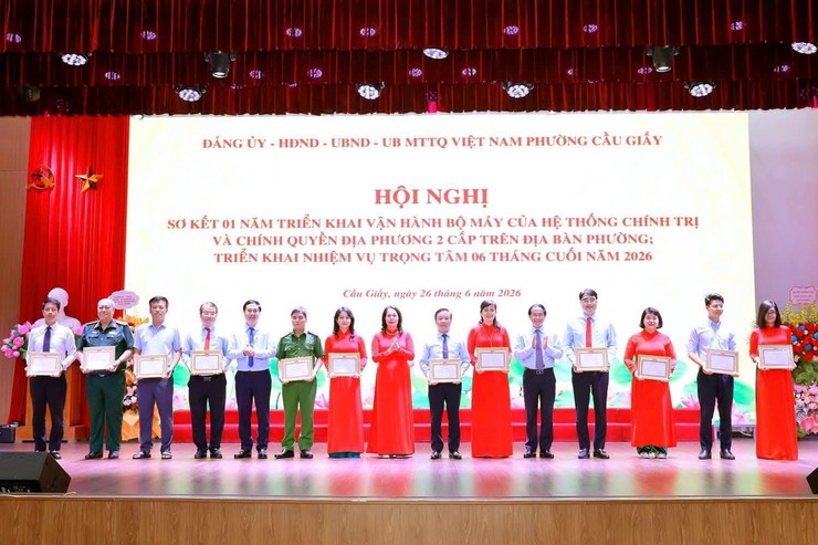 MỘT NĂM VẬN HÀNH MÔ HÌNH CHÍNH QUYỀN ĐỊA PHƯƠNG HAI CẤP: PHƯỜNG CẦU GIẤY KHẲNG ĐỊNH HIỆU QUẢ THỰC TIỄN- Ảnh 7.