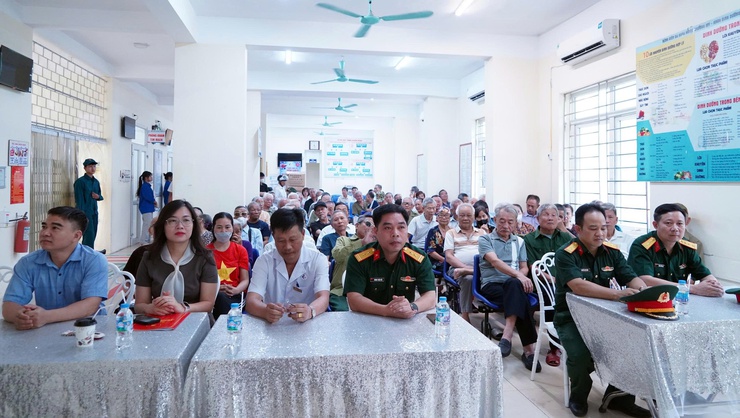 Phường Chương Mỹ tổ chức khám bệnh, tư vấn sức khỏe, cấp thuốc miễn phí cho đối tượng chính sách- Ảnh 1.