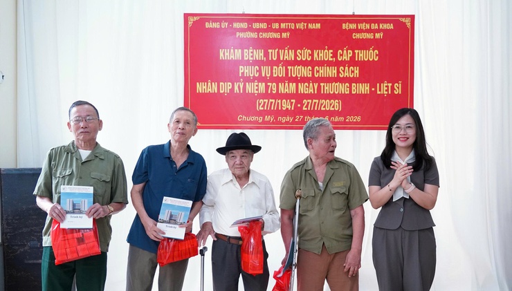 Phường Chương Mỹ tổ chức khám bệnh, tư vấn sức khỏe, cấp thuốc miễn phí cho đối tượng chính sách- Ảnh 9.