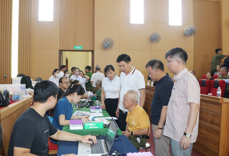 Gần 400 thân nhân liệt sĩ xã Quốc Oai được thu nhận mẫu ADN: thắp lên hy vọng đưa các anh hùng liệt sĩ trở về với tên tuổi- Ảnh 4.