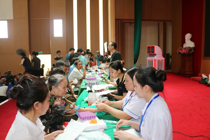 Gần 400 thân nhân liệt sĩ xã Quốc Oai được thu nhận mẫu ADN: thắp lên hy vọng đưa các anh hùng liệt sĩ trở về với tên tuổi- Ảnh 8.