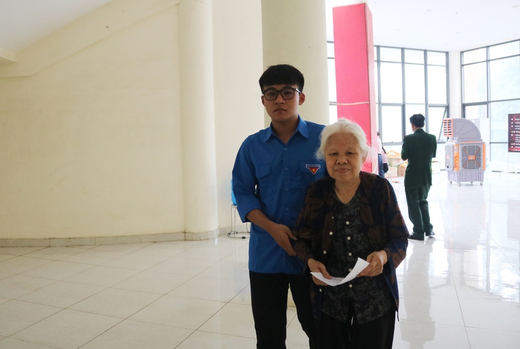Gần 400 thân nhân liệt sĩ xã Quốc Oai được thu nhận mẫu ADN: thắp lên hy vọng đưa các anh hùng liệt sĩ trở về với tên tuổi- Ảnh 1.
