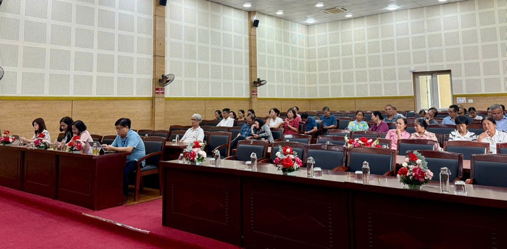 UBND phường Long Biên tham dự Hội nghị trực tuyến phổ biến, quán triệt các Nghị quyết triển khai thi hành Luật Thủ đô năm 2026- Ảnh 1.