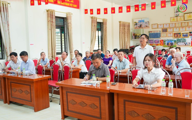 Đồng chí Nguyễn Trung Thành, Phó Bí thư Đảng ủy, Chủ tịch UBND xã Quốc Oai dự sinh hoạt Chi bộ thôn Phượng Cách 1 tháng 6 năm 2026- Ảnh 1.
