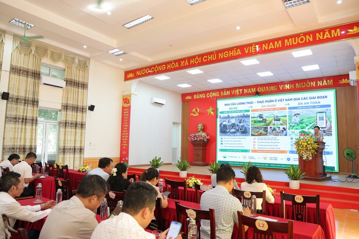 Phú Nghĩa: Trên 200 cán bộ, hội viên các tổ chức chính trị - xã hội tham gia Hội nghị tuyên truyền tập trung tích tụ đất nông nghiệp để tổ chức sản xuất- Ảnh 5.