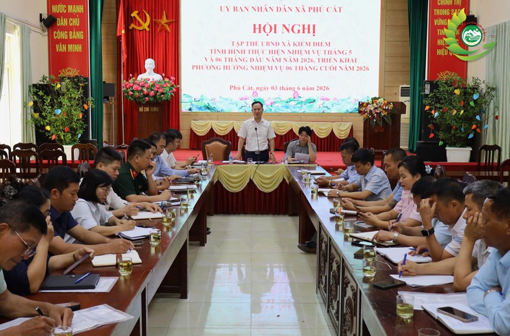 UBND xã Phú Cát tổ chức hội nghị đánh giá kết quả thực hiện nhiệm vụ 6 tháng đầu năm, triển khai nhiệm vụ trọng tâm 6 tháng cuối năm 2026- Ảnh 1.