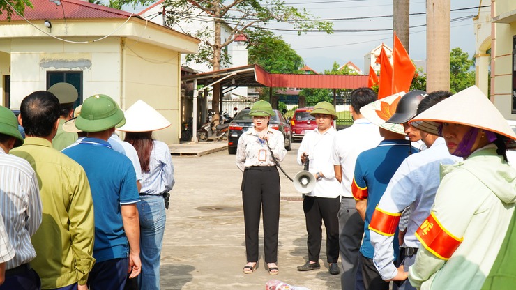 XÃ TRUNG GIÃ RA QUÂN CƯỠNG CHẾ CÁC CÔNG TRÌNH VI PHẠM ĐẤT ĐAI TRÊN ĐỊA BÀN- Ảnh 1.