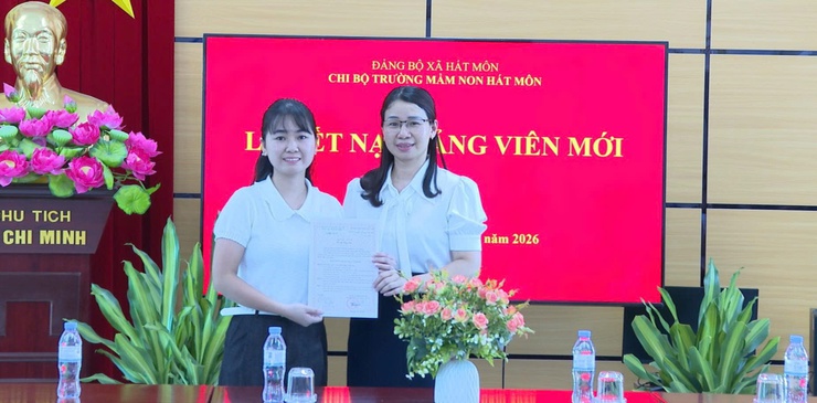 Đồng chí Phó Bí thư thường trực Đảng ủy xã dự sinh hoạt Chi bộ trường Mầm non Hát Môn- Ảnh 2.