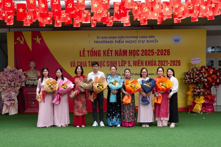 Trường Tiểu học Cự Khối tổ chức Lễ Tổng kết năm học 2025 - 2026 và chia tay học sinh khối 5 niên khóa 2021 - 2026- Ảnh 8.