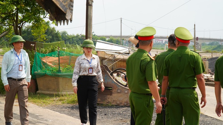 XÃ TRUNG GIÃ RA QUÂN CƯỠNG CHẾ CÁC CÔNG TRÌNH VI PHẠM ĐẤT ĐAI TRÊN ĐỊA BÀN- Ảnh 3.