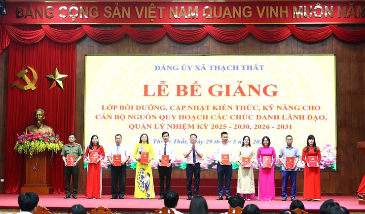 THẠCH THẤT: BẾ GIẢNG LỚP BỒI DƯỠNG, CẬP NHẬT KIẾN THỨC, KỸ NĂNG CHO CÁN BỘ NGUỒN QUY HOẠCH CÁC CHỨC DANH LÃNH ĐẠO, QUẢN LÝ- Ảnh 5.