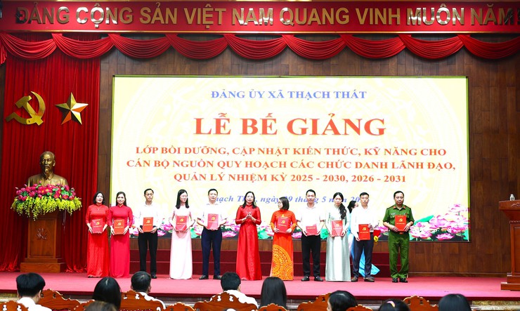 THẠCH THẤT: BẾ GIẢNG LỚP BỒI DƯỠNG, CẬP NHẬT KIẾN THỨC, KỸ NĂNG CHO CÁN BỘ NGUỒN QUY HOẠCH CÁC CHỨC DANH LÃNH ĐẠO, QUẢN LÝ- Ảnh 11.