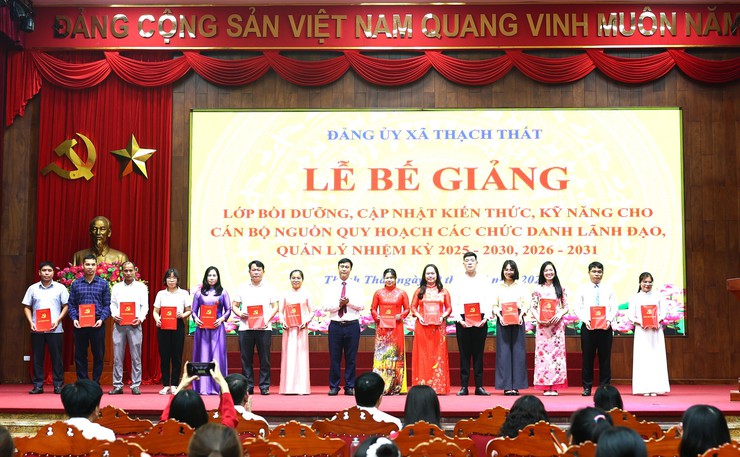 THẠCH THẤT: BẾ GIẢNG LỚP BỒI DƯỠNG, CẬP NHẬT KIẾN THỨC, KỸ NĂNG CHO CÁN BỘ NGUỒN QUY HOẠCH CÁC CHỨC DANH LÃNH ĐẠO, QUẢN LÝ- Ảnh 10.