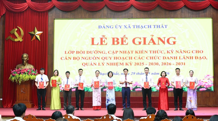 THẠCH THẤT: BẾ GIẢNG LỚP BỒI DƯỠNG, CẬP NHẬT KIẾN THỨC, KỸ NĂNG CHO CÁN BỘ NGUỒN QUY HOẠCH CÁC CHỨC DANH LÃNH ĐẠO, QUẢN LÝ- Ảnh 12.