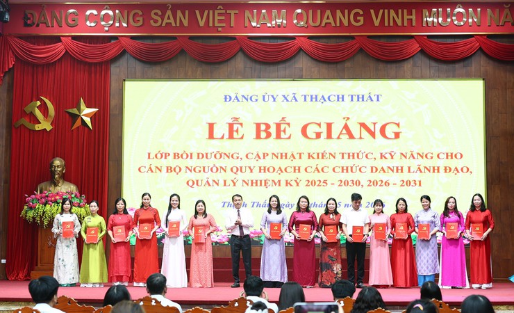THẠCH THẤT: BẾ GIẢNG LỚP BỒI DƯỠNG, CẬP NHẬT KIẾN THỨC, KỸ NĂNG CHO CÁN BỘ NGUỒN QUY HOẠCH CÁC CHỨC DANH LÃNH ĐẠO, QUẢN LÝ- Ảnh 7.