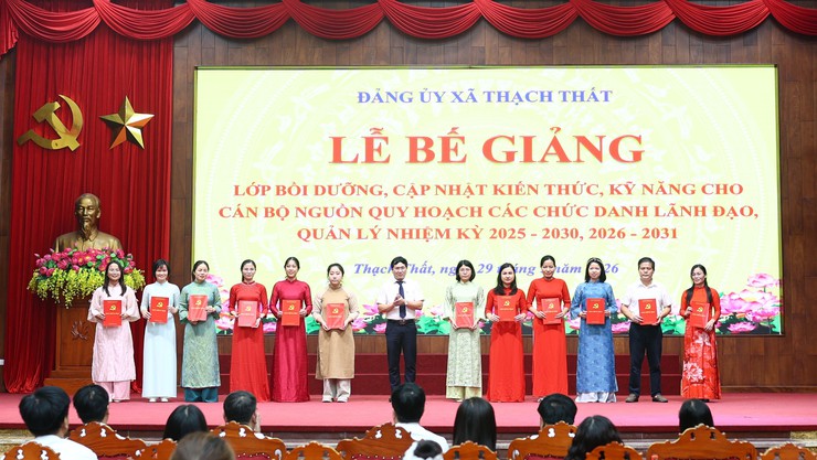 THẠCH THẤT: BẾ GIẢNG LỚP BỒI DƯỠNG, CẬP NHẬT KIẾN THỨC, KỸ NĂNG CHO CÁN BỘ NGUỒN QUY HOẠCH CÁC CHỨC DANH LÃNH ĐẠO, QUẢN LÝ- Ảnh 9.