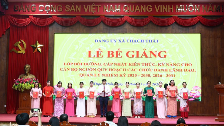 THẠCH THẤT: BẾ GIẢNG LỚP BỒI DƯỠNG, CẬP NHẬT KIẾN THỨC, KỸ NĂNG CHO CÁN BỘ NGUỒN QUY HOẠCH CÁC CHỨC DANH LÃNH ĐẠO, QUẢN LÝ- Ảnh 6.