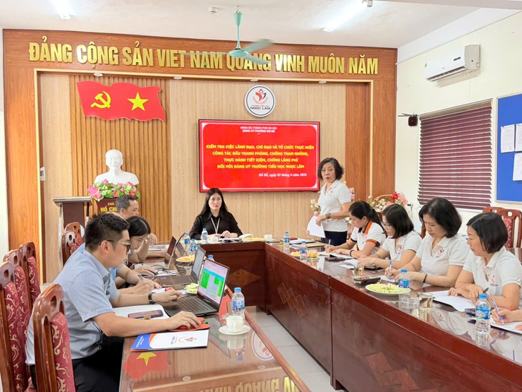 Đoàn kiểm tra Ban Thường vụ Đảng ủy phường Bồ Đề kiểm tra công tác phòng, chống tham nhũng, thực hành tiết kiệm, chống lãng phí đối với Đảng ủy trường Tiểu học Ngọc Lâm- Ảnh 2.