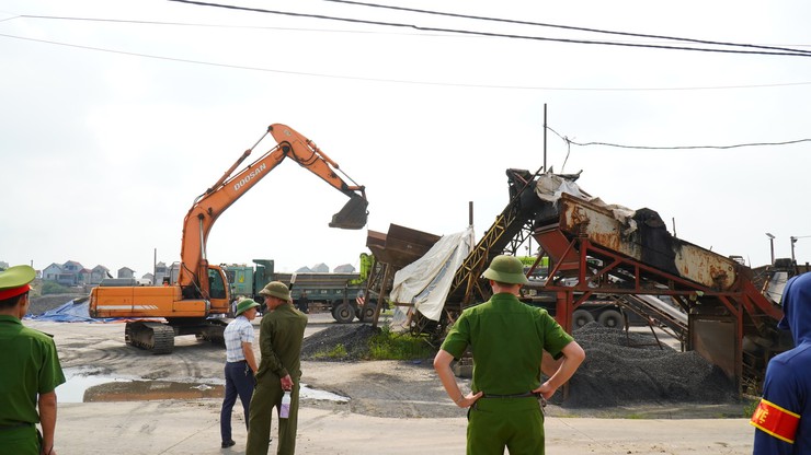 XÃ TRUNG GIÃ RA QUÂN CƯỠNG CHẾ CÁC CÔNG TRÌNH VI PHẠM ĐẤT ĐAI TRÊN ĐỊA BÀN- Ảnh 9.