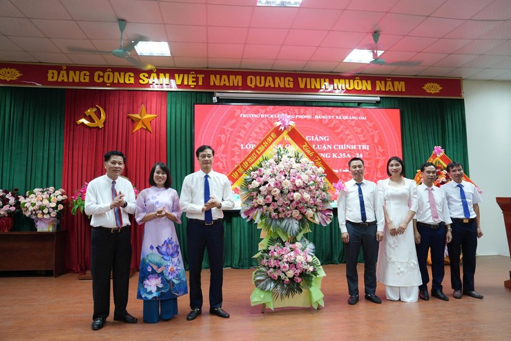 Bế giảng lớp Trung cấp Lý luận chính trị K.35A-24: Lan tỏa tinh thần học tập, nâng cao bản lĩnh chính trị cho đội ngũ cán bộ cơ sở- Ảnh 2.