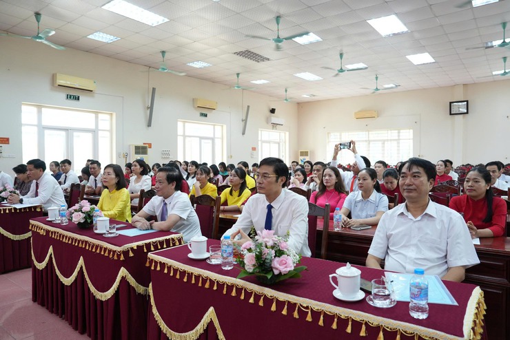 Bế giảng lớp Trung cấp Lý luận chính trị K.35A-24: Lan tỏa tinh thần học tập, nâng cao bản lĩnh chính trị cho đội ngũ cán bộ cơ sở- Ảnh 4.