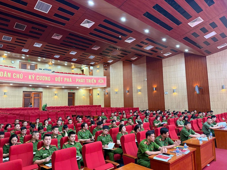 Phường Bạch Mai: Siết chặt quản lý cán bộ, nói không với “tín dụng đen”- Ảnh 2.