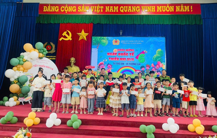 Ban chỉ huy Công an xã Sơn Đồng tổ chức gặp mặt con em cán bộ chiến sĩ nhân dịp Quốc tế Thiếu nhi- Ảnh 1.