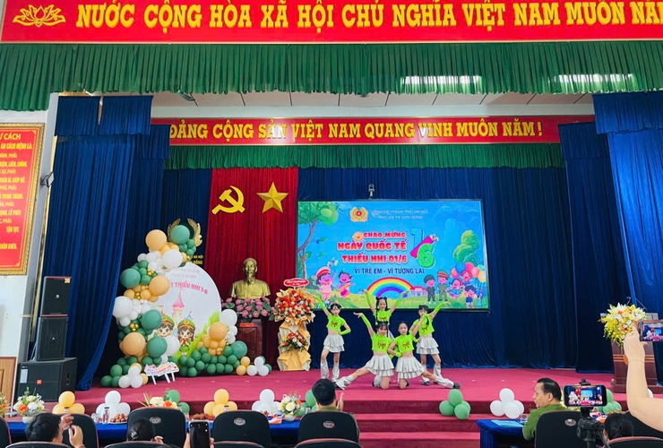Ban chỉ huy Công an xã Sơn Đồng tổ chức gặp mặt con em cán bộ chiến sĩ nhân dịp Quốc tế Thiếu nhi- Ảnh 2.