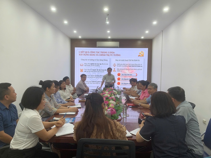 Chi bộ cơ quan Ủy ban Mặt trận Tổ quốc Việt Nam phường Bồ Đề tổ chức kỳ họp sinh hoạt thường kỳ tháng 6 năm 2026: Đẩy mạnh chuyển đổi số, nâng cao chất lượng sinh hoạt chi bộ- Ảnh 1.
