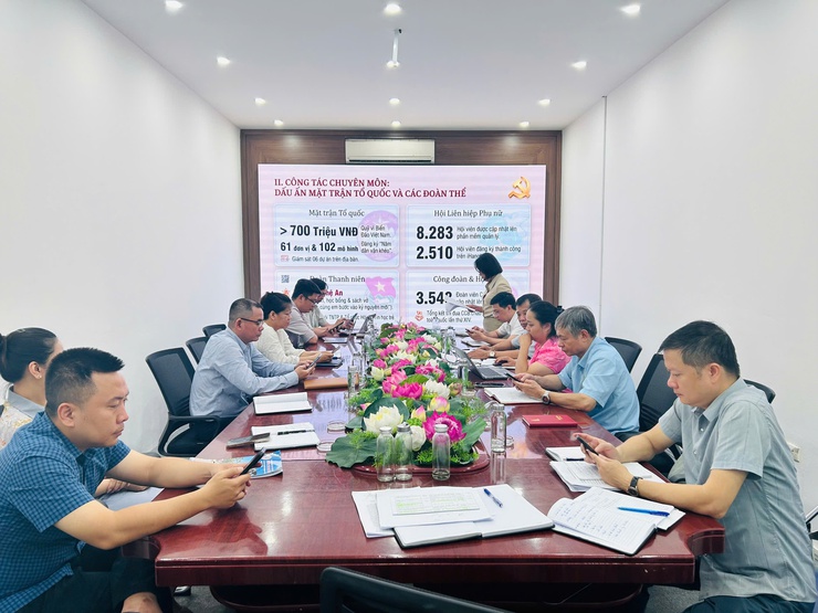 Chi bộ cơ quan Ủy ban Mặt trận Tổ quốc Việt Nam phường Bồ Đề tổ chức kỳ họp sinh hoạt thường kỳ tháng 6 năm 2026: Đẩy mạnh chuyển đổi số, nâng cao chất lượng sinh hoạt chi bộ- Ảnh 3.
