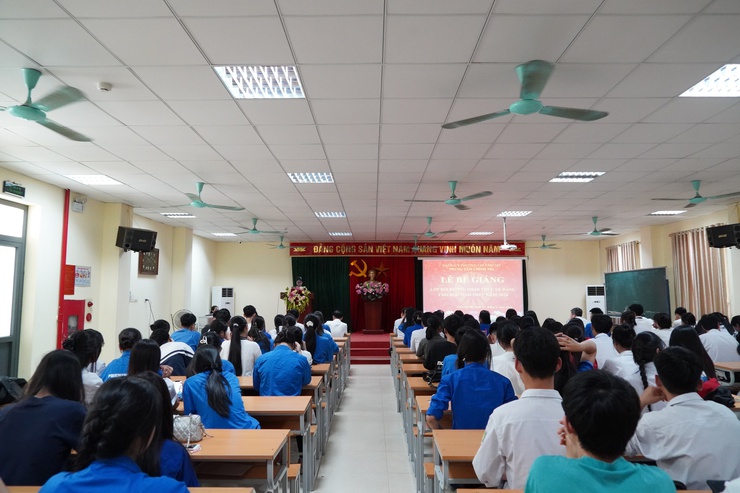 Bế giảng lớp Bồi dưỡng nhận thức về Đảng cho học sinh THPT năm 2026- Ảnh 1.