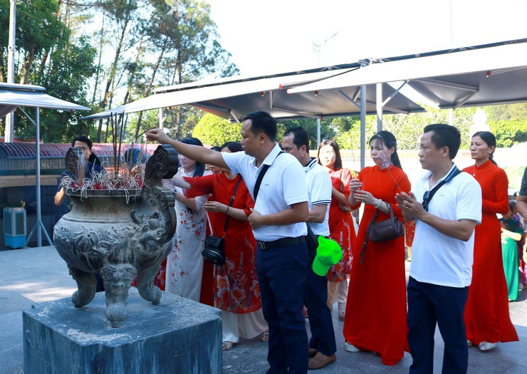 HÀNH TRÌNH VỀ NGUỒN, TIẾP LỬA TRUYỀN THỐNG,  GẮN KẾT TÌNH ĐỒNG NGHIỆP CỦA HAI TRƯỜNG TIỂU HỌC HỢP THANH B VÀ TRƯỜNG THCS HỢP THANH ( XÃ MỸ ĐỨC = TP HÀ NỘI)- Ảnh 6.