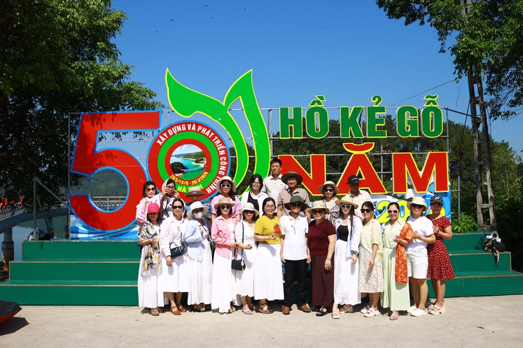 HÀNH TRÌNH VỀ NGUỒN, TIẾP LỬA TRUYỀN THỐNG,  GẮN KẾT TÌNH ĐỒNG NGHIỆP CỦA HAI TRƯỜNG TIỂU HỌC HỢP THANH B VÀ TRƯỜNG THCS HỢP THANH ( XÃ MỸ ĐỨC = TP HÀ NỘI)- Ảnh 11.