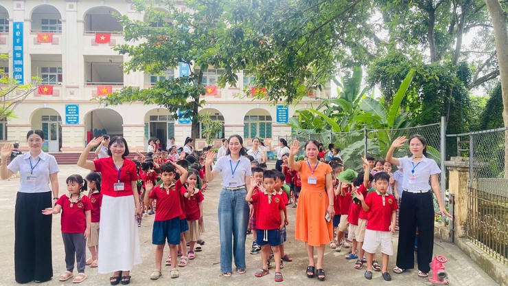 Trường Mầm non Tiên Phong tổ chức cho trẻ 5 tuổi tham quan Trường Tiểu học Tiên Phong- Ảnh 2.