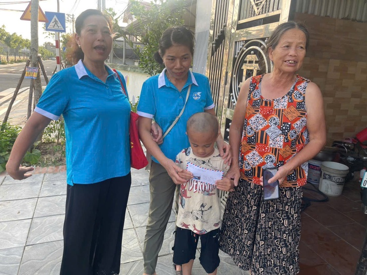 Hội LHPN xã Thiên Lộc trao 60 suất quà cho trẻ em có hoàn cảnh khó khăn- Ảnh 9.
