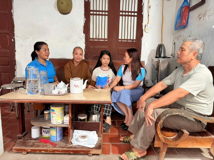 Hội LHPN xã Thiên Lộc trao 60 suất quà cho trẻ em có hoàn cảnh khó khăn- Ảnh 6.