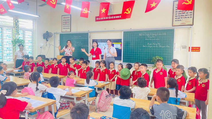 Trường Mầm non Tiên Phong tổ chức cho trẻ 5 tuổi tham quan Trường Tiểu học Tiên Phong- Ảnh 4.