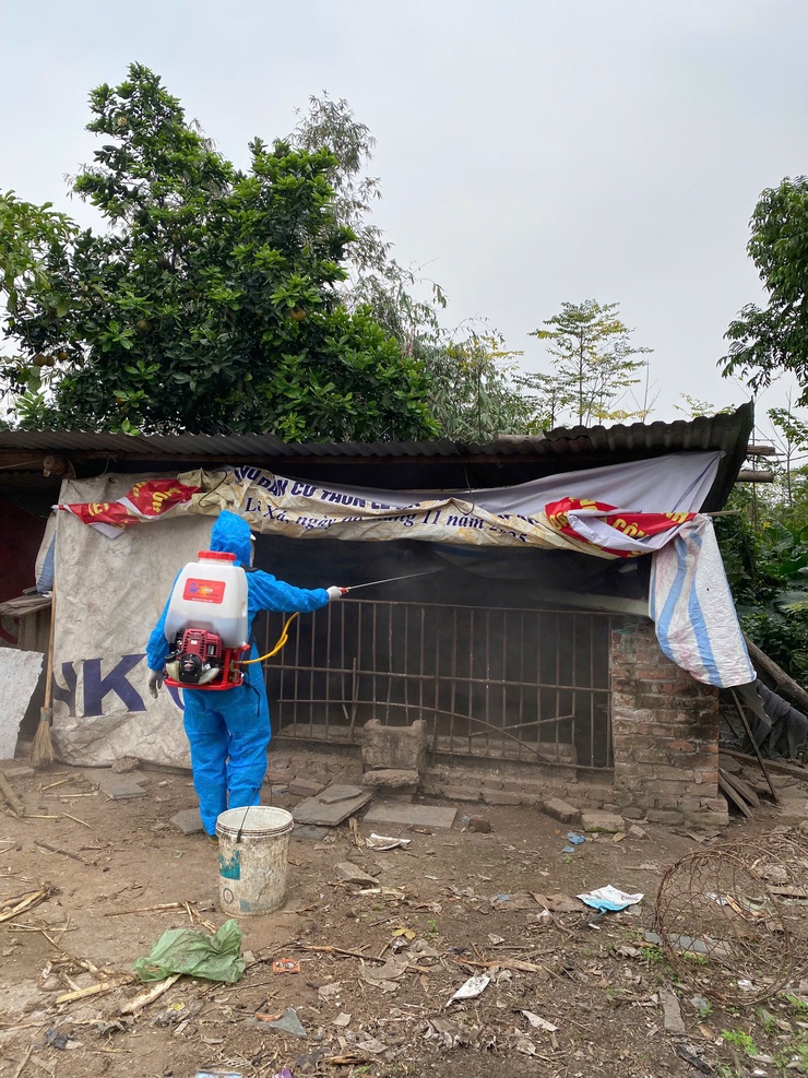 Vĩnh Thanh triển khai phun diệt ruồi, vệ sinh, khử trùng tiêu độc phòng chống dịch bệnh động vật năm 2026- Ảnh 5.
