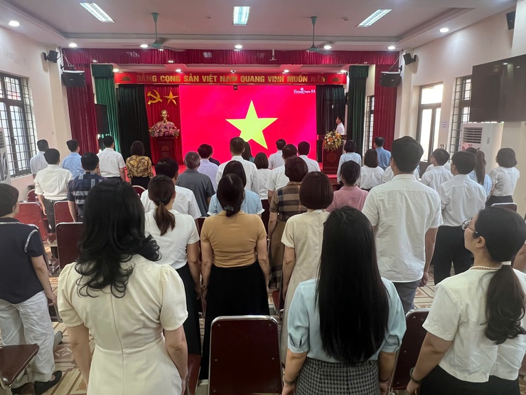 Phường Tây Mỗ tổ chức trang nghiêm Lễ chào cờ đầu tháng 6/2026- Ảnh 2.