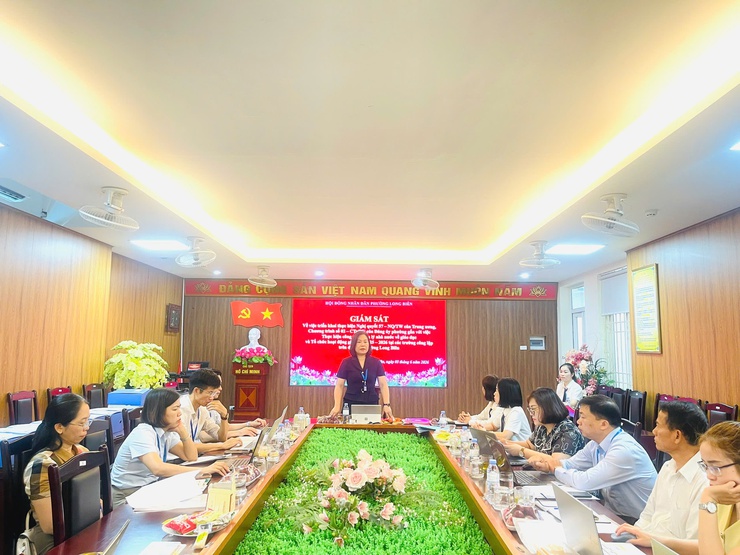 Hội đồng nhân dân phường Long Biên giám sát công tác giáo dục và triển khai Nghị quyết tại Trường Trung học cơ sở Thạch Bàn- Ảnh 1.