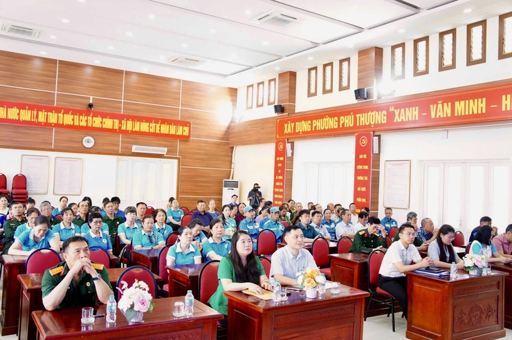 Phường Phú Thượng tổ chức chương trình hưởng ứng Ngày Môi trường Thế giới 5/6- Ảnh 1.