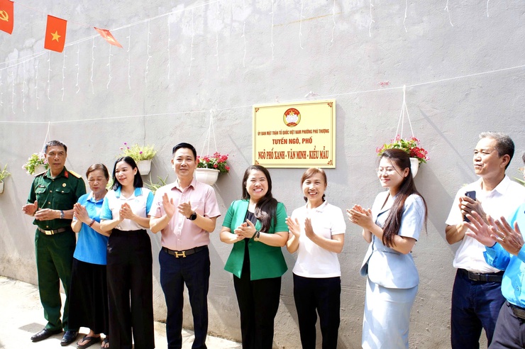 Phường Phú Thượng tổ chức chương trình hưởng ứng Ngày Môi trường Thế giới 5/6- Ảnh 6.
